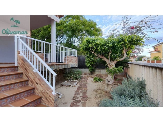 4 bedroom Villa for sale in Oliva with pool garage - € 550,000 (Ref: 10031392)