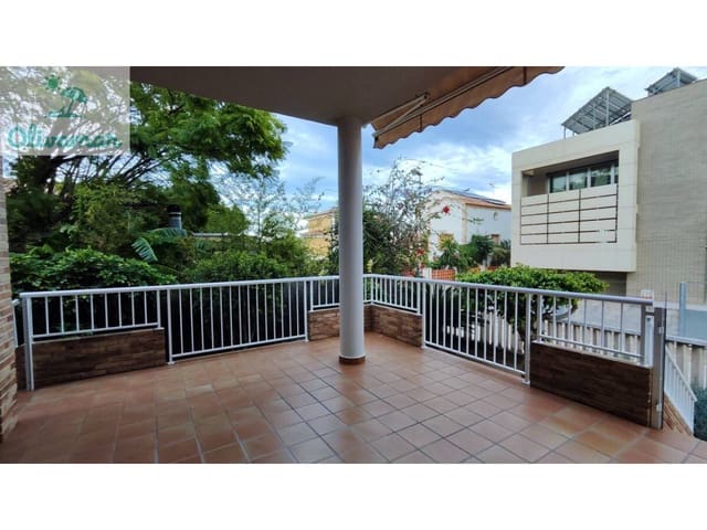 4 bedroom Villa for sale in Oliva with pool garage - € 550,000 (Ref: 10031392)