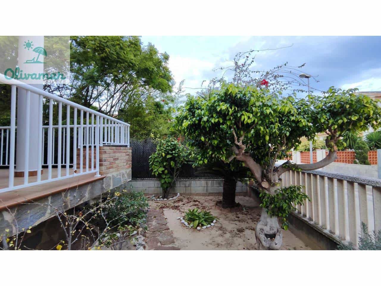 4 bedroom Villa for sale in Oliva with pool garage - € 550,000 (Ref: 10031392)
