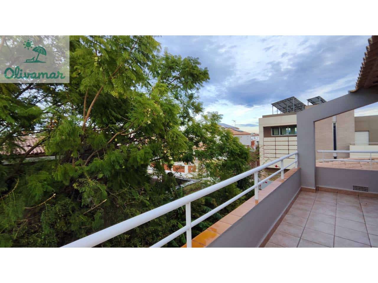 4 bedroom Villa for sale in Oliva with pool garage - € 550,000 (Ref: 10031392)