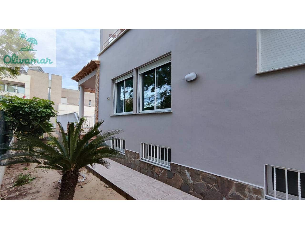 4 bedroom Villa for sale in Oliva with pool garage - € 550,000 (Ref: 10031392)