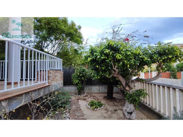 4 bedroom Villa for sale in Oliva with pool garage - € 550,000 (Ref: 10031392)