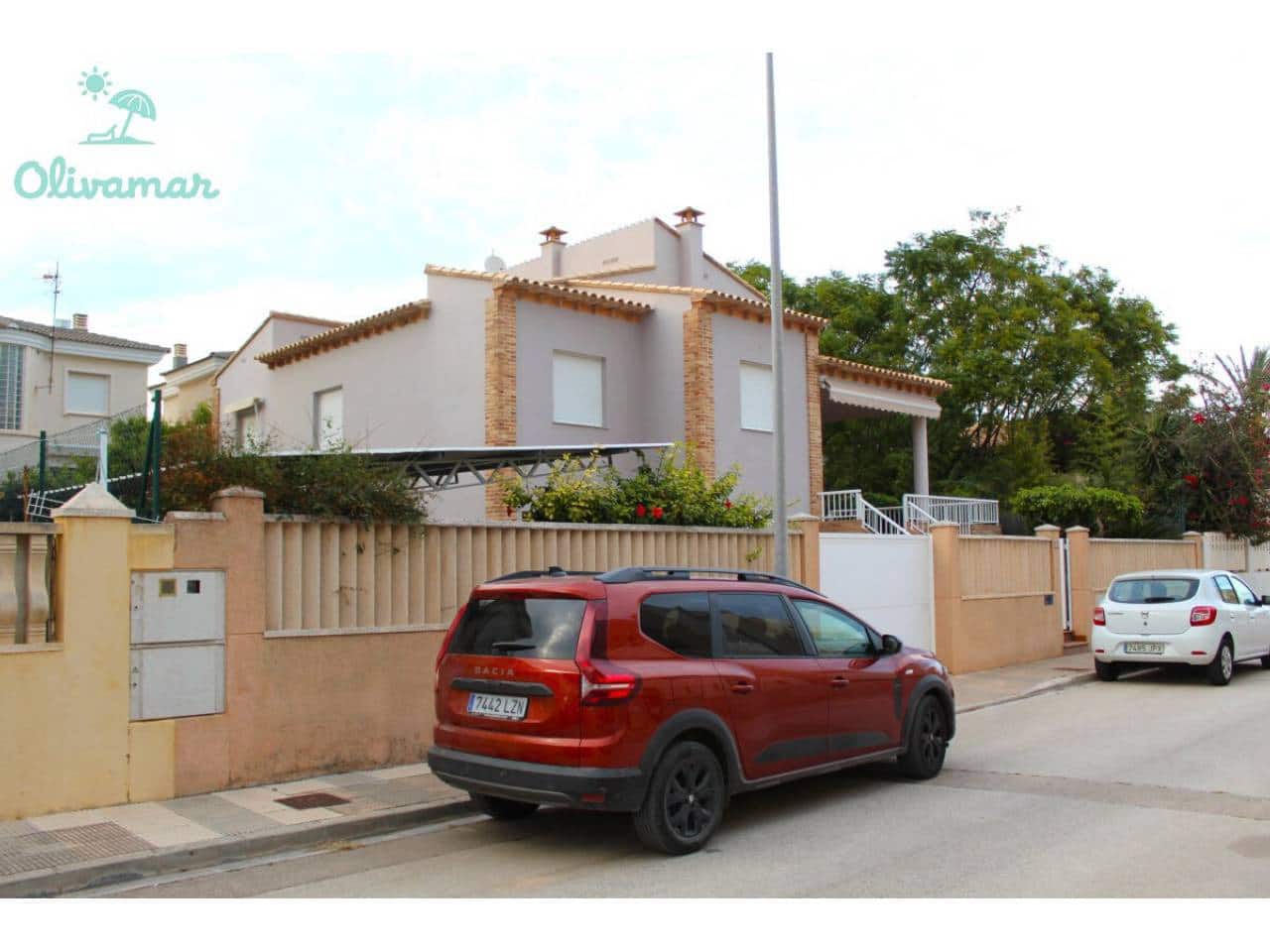 4 bedroom Villa for sale in Oliva with pool garage - € 550,000 (Ref: 10031392)