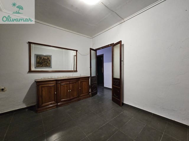 Piso de 5 habitaciones en Oliva en venta - 120.000 € (Ref: 10088785)