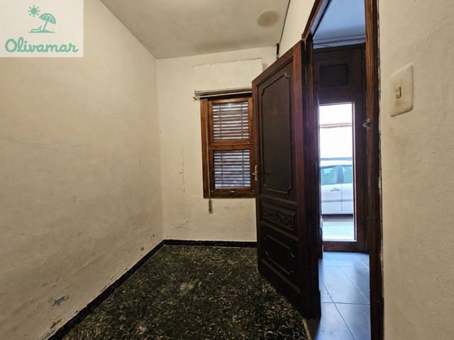 Piso de 5 habitaciones en Oliva en venta - 120.000 € (Ref: 10088785)