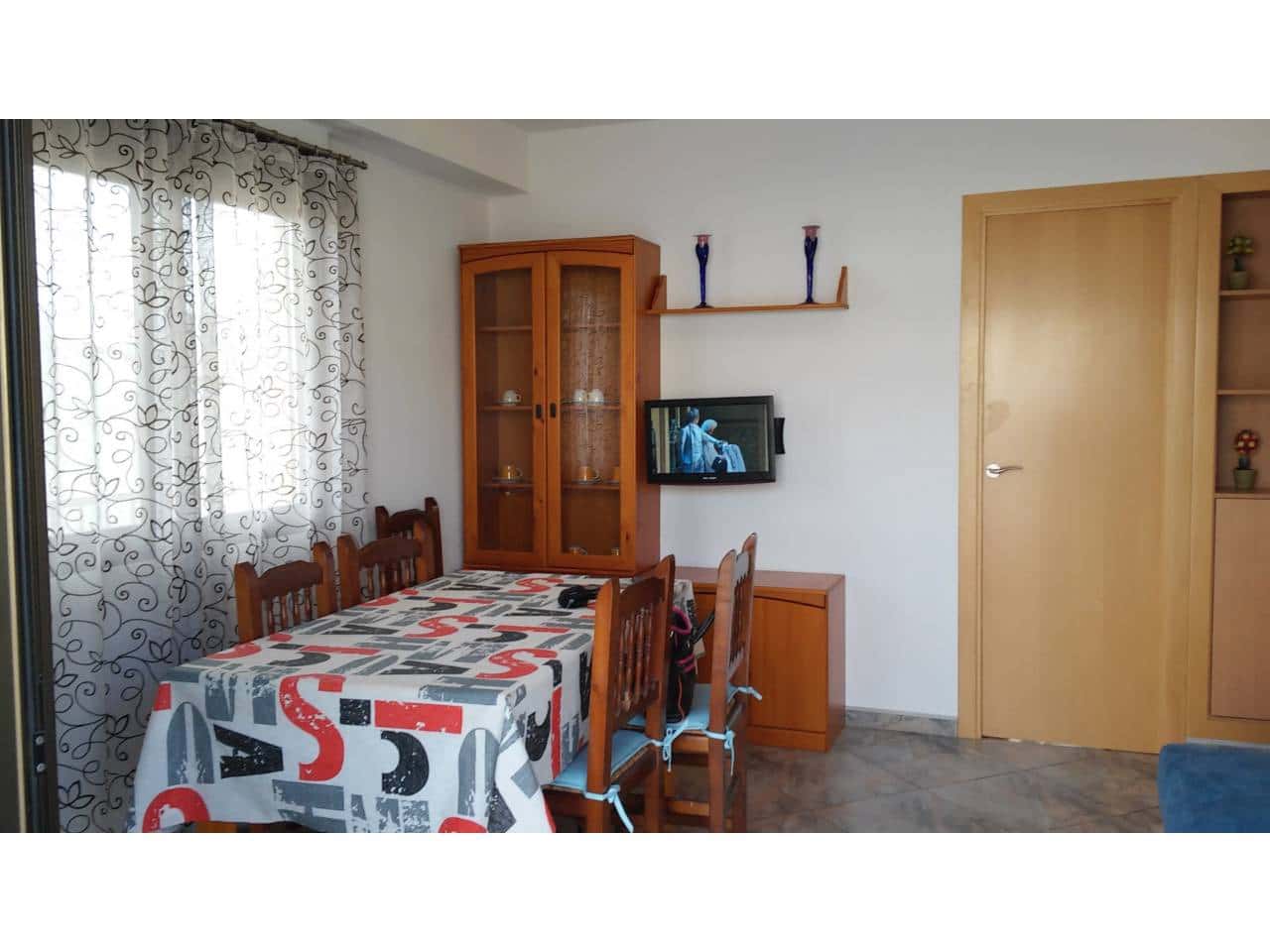 3 slaapkamer Appartement voor vakantieverhuur in Oliva - € 400 (Ref: 8317295)