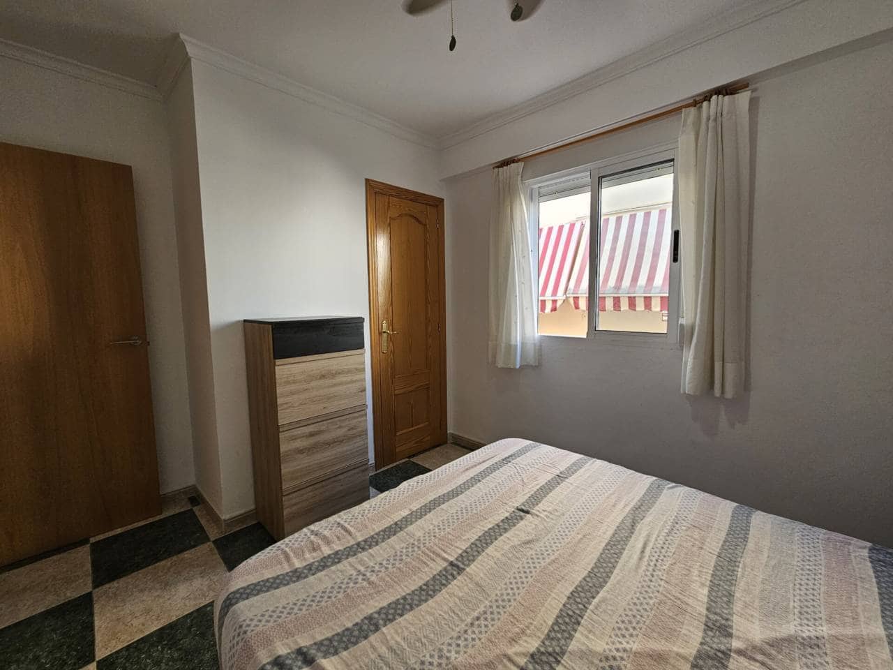 3 slaapkamer Appartement te huur in Oliva - € 700 (Ref: 9366975)