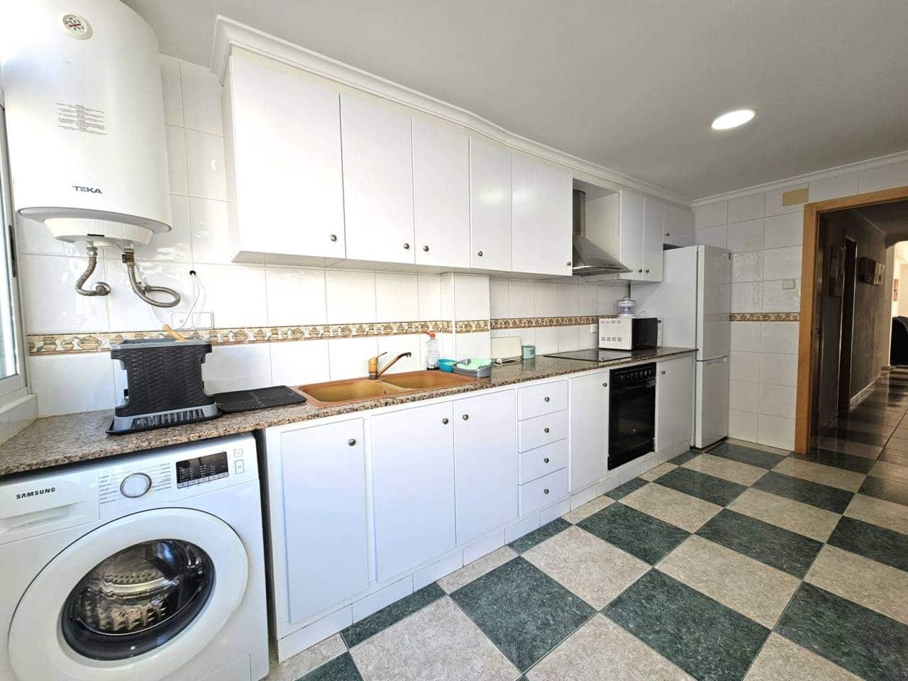 3 slaapkamer Appartement te huur in Oliva - € 700 (Ref: 9366975)