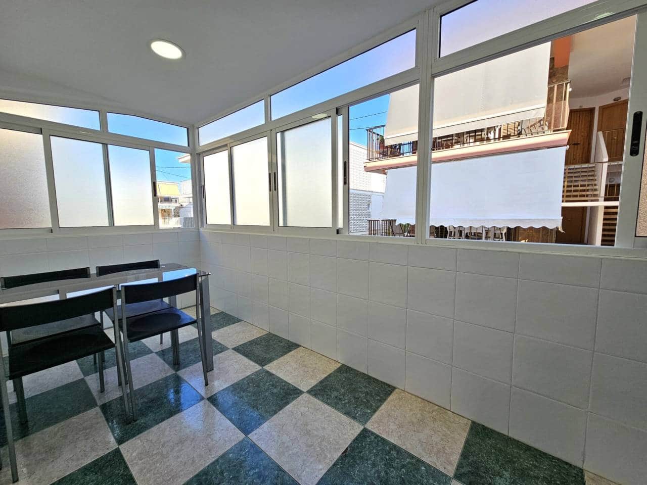 3 slaapkamer Appartement te huur in Oliva - € 700 (Ref: 9366975)