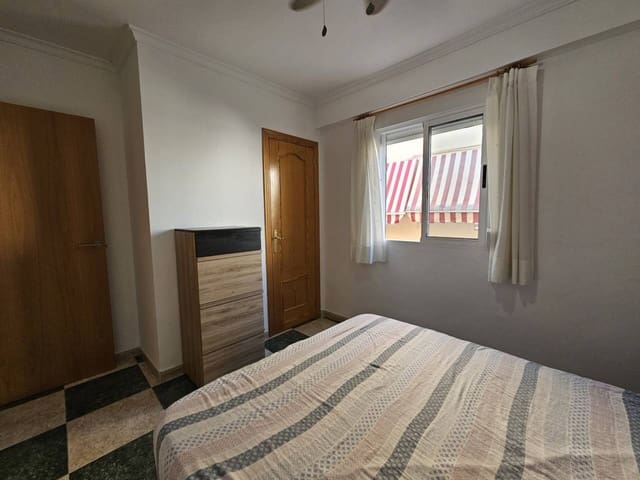 3 soveværelse Lejlighed til leje i Oliva - € 700 (Ref: 9366975)