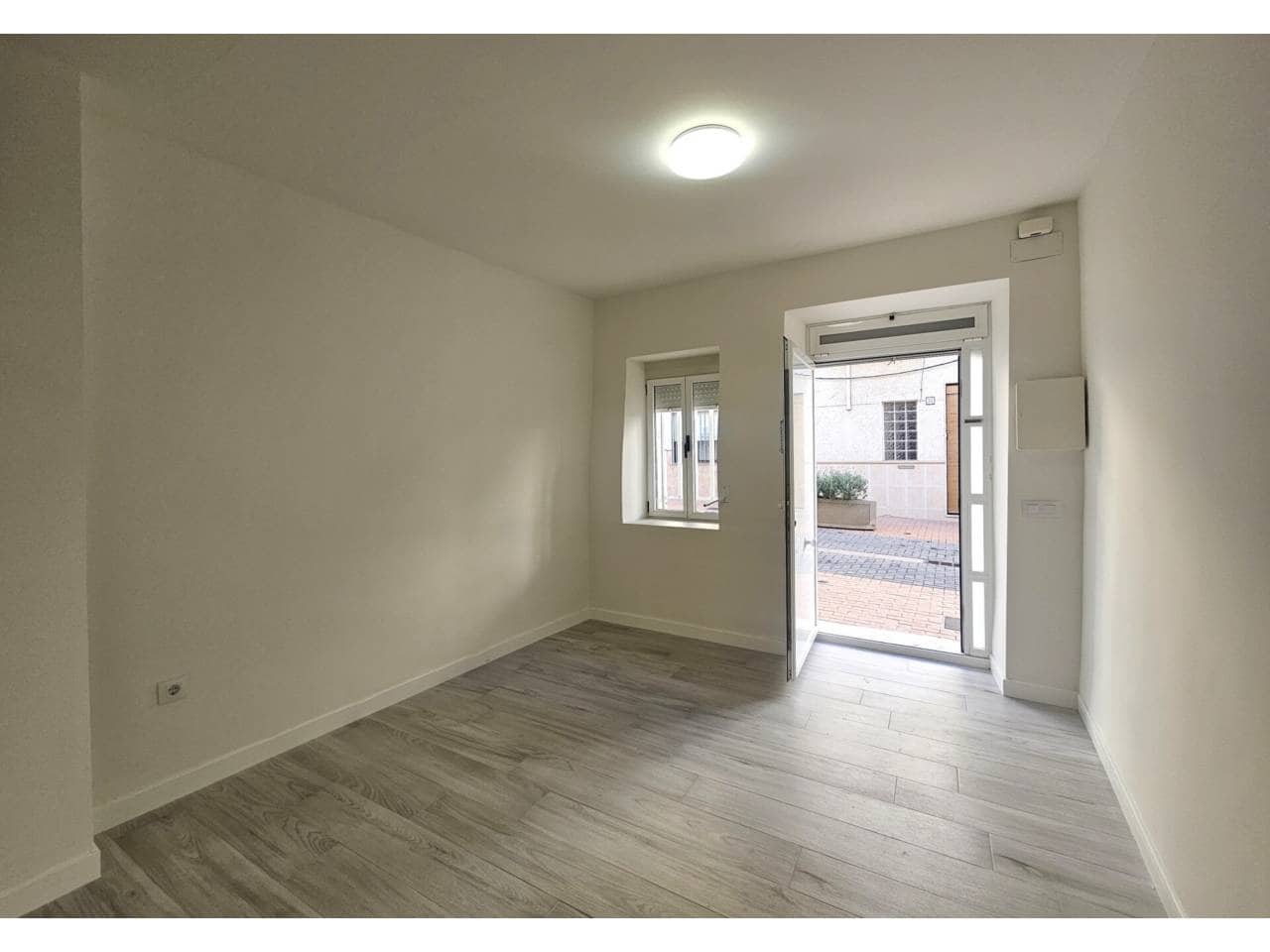 2 bedroom Townhouse for rent in Miramar - € 750 (Ref: 9436740)