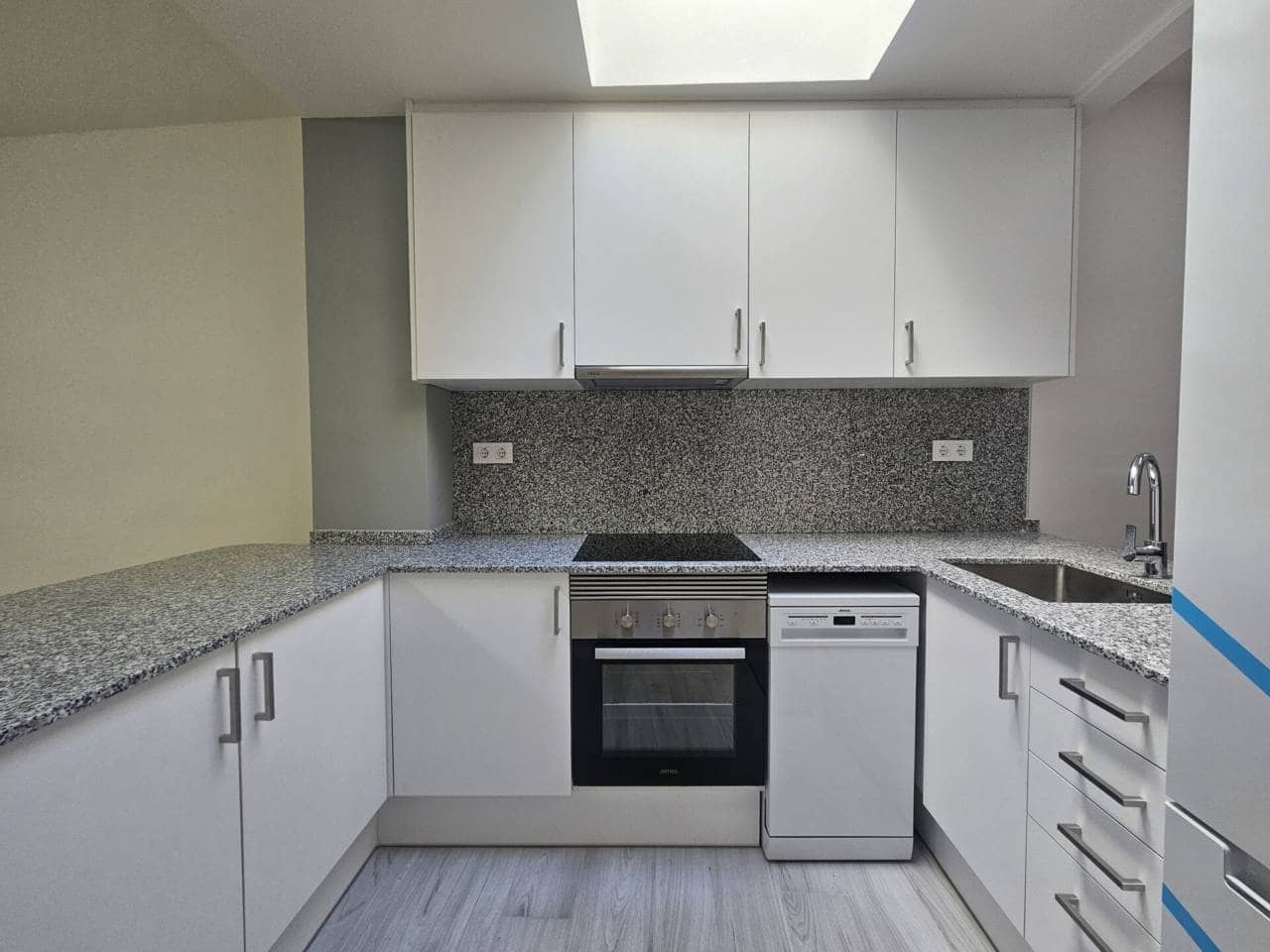 2 bedroom Townhouse for rent in Miramar - € 750 (Ref: 9436740)