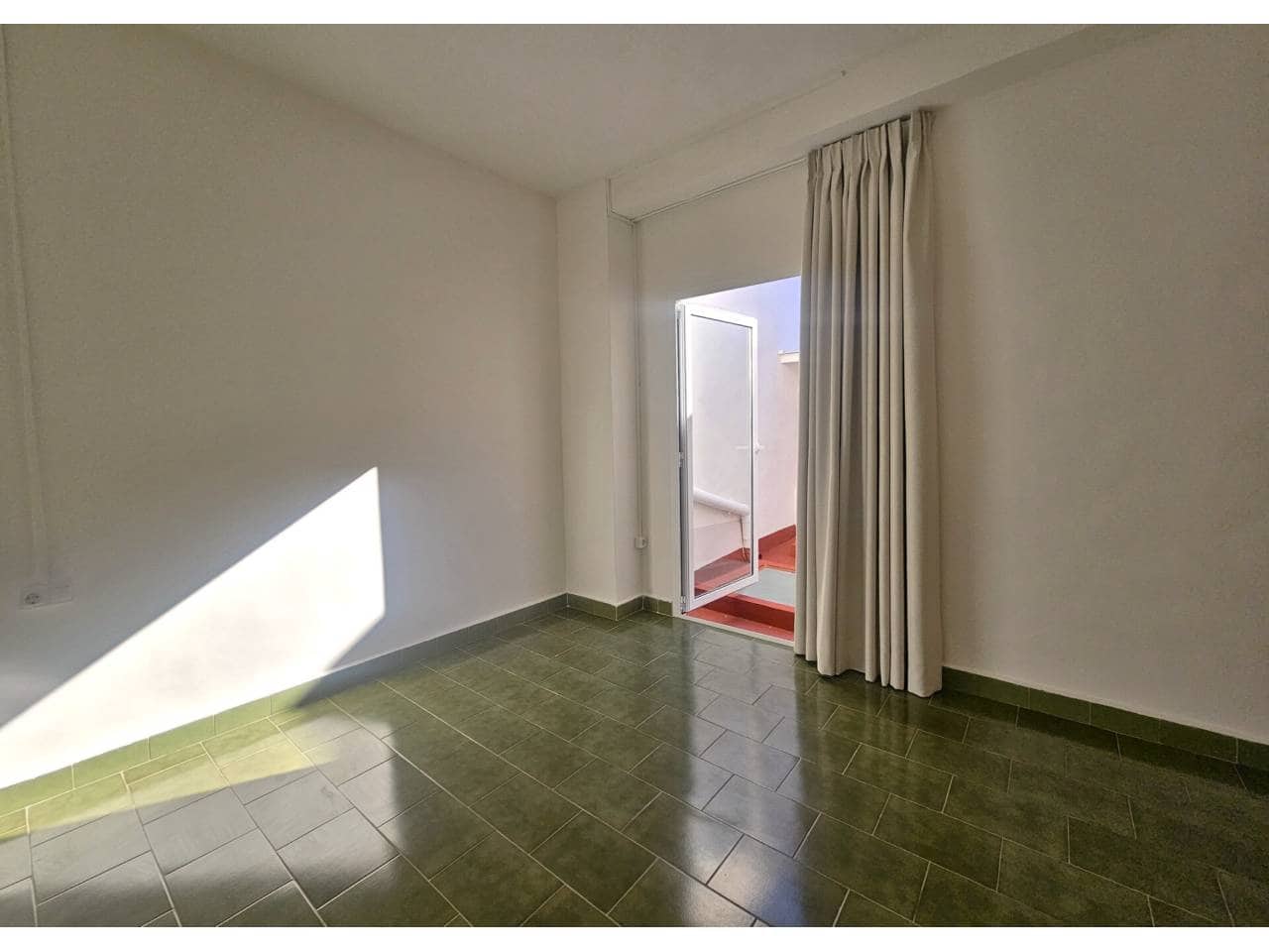 2 bedroom Townhouse for rent in Miramar - € 750 (Ref: 9436740)