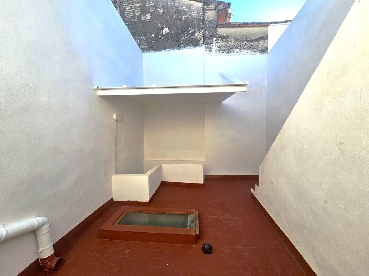 2 bedroom Townhouse for rent in Miramar - € 750 (Ref: 9436740)