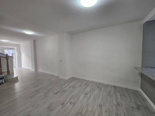 2 bedroom Townhouse for rent in Miramar - € 750 (Ref: 9436740)