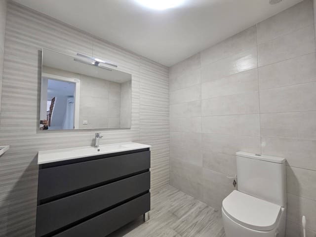 2 bedroom Townhouse for rent in Miramar - € 750 (Ref: 9436740)