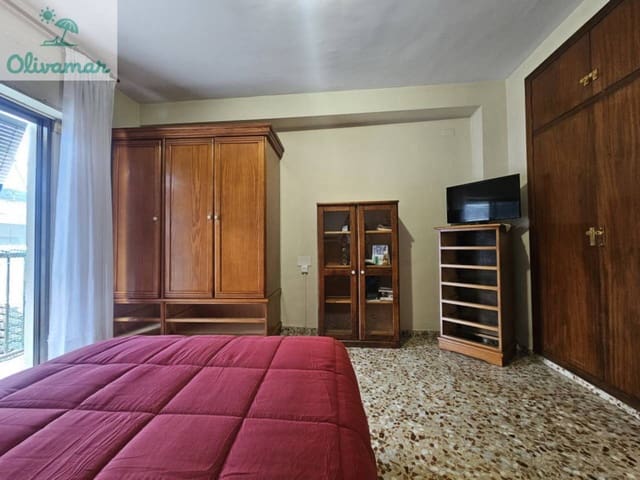 3 makuuhuone Asunto myytävänä paikassa Oliva - 132 500 € (Ref: 9564186)