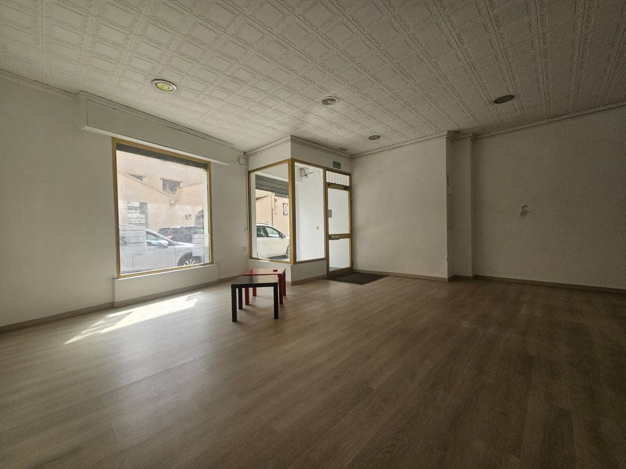 Comercial para arrendar em Oliva - 500 € (Ref: 9706050)