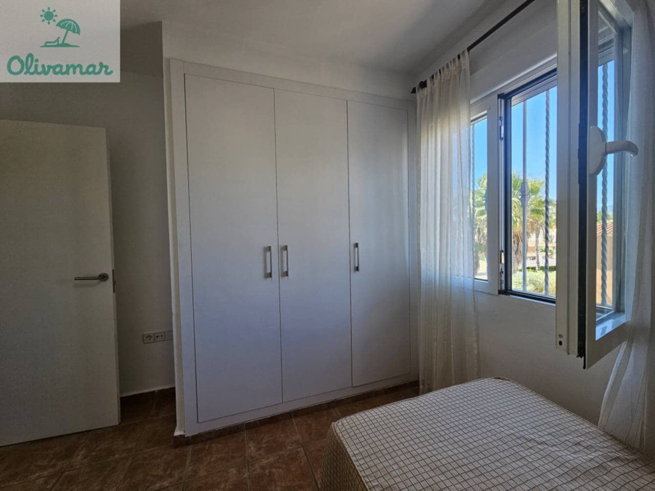 5 quarto Moradia em Banda para arrendar em Oliva Nova - 1 200 € (Ref: 9714104)