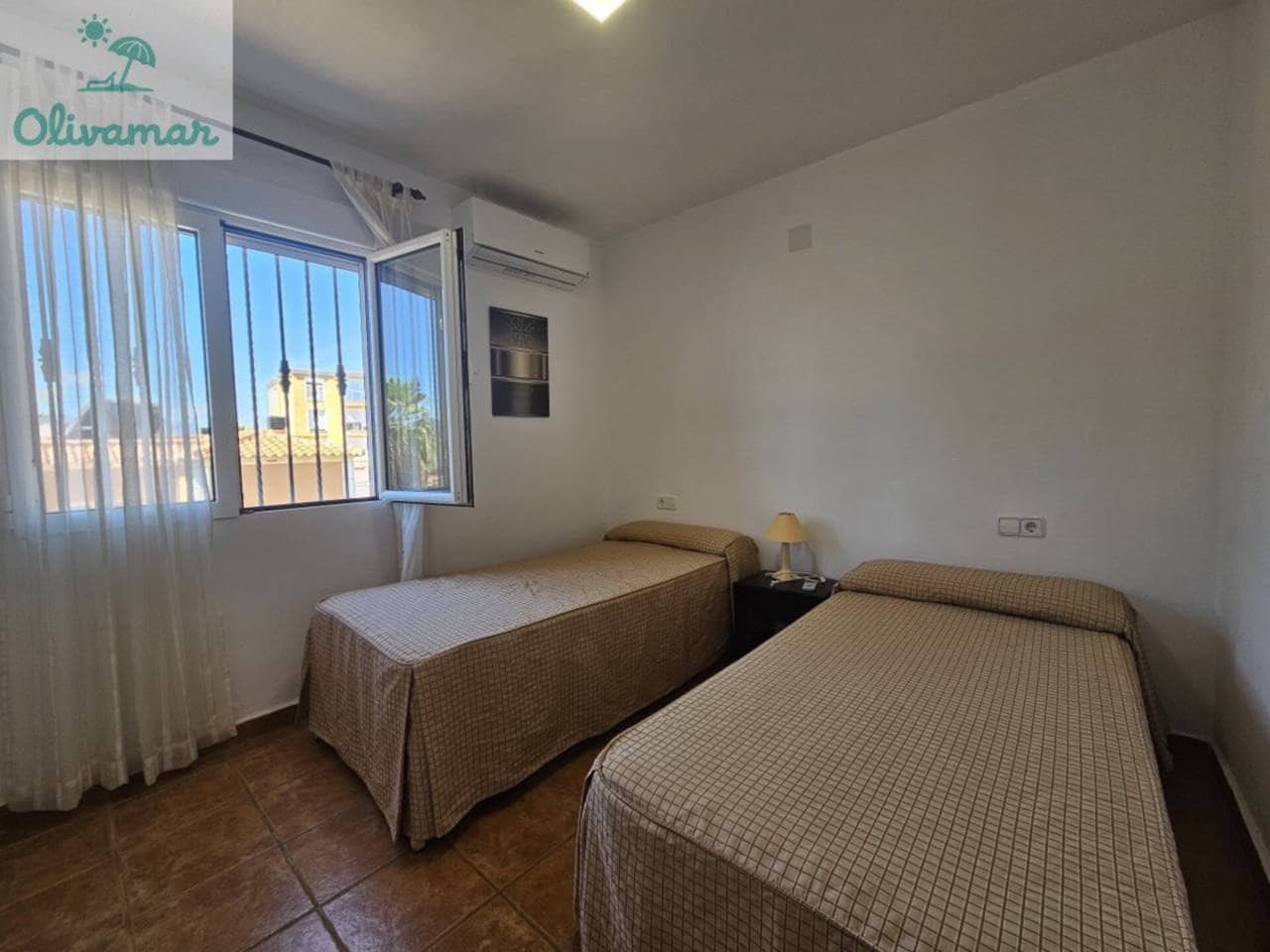 5 quarto Moradia em Banda para arrendar em Oliva Nova - 1 200 € (Ref: 9714104)