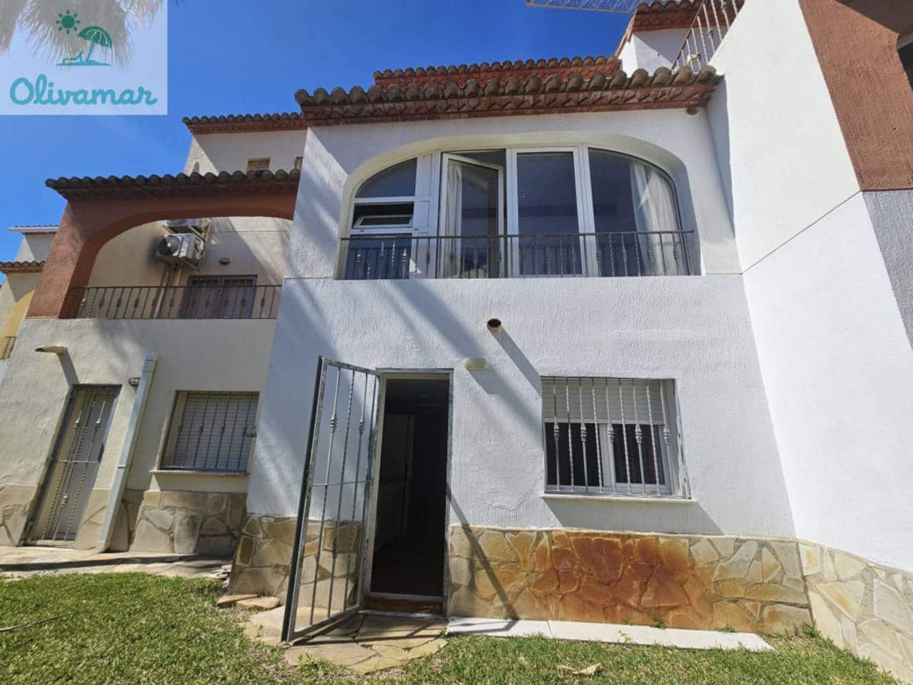 5 quarto Moradia em Banda para arrendar em Oliva Nova - 1 200 € (Ref: 9714104)