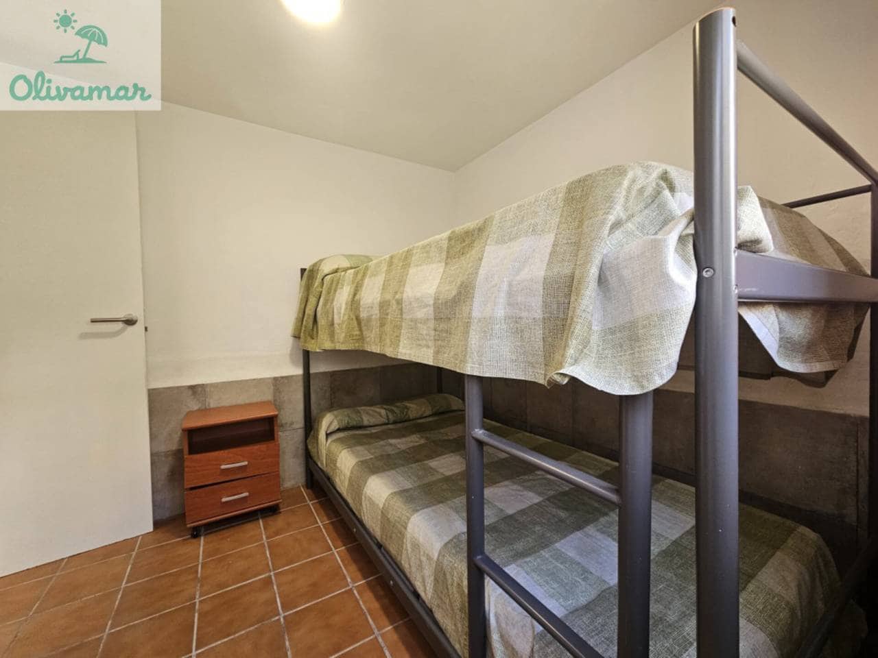 5 quarto Moradia em Banda para arrendar em Oliva Nova - 1 200 € (Ref: 9714104)