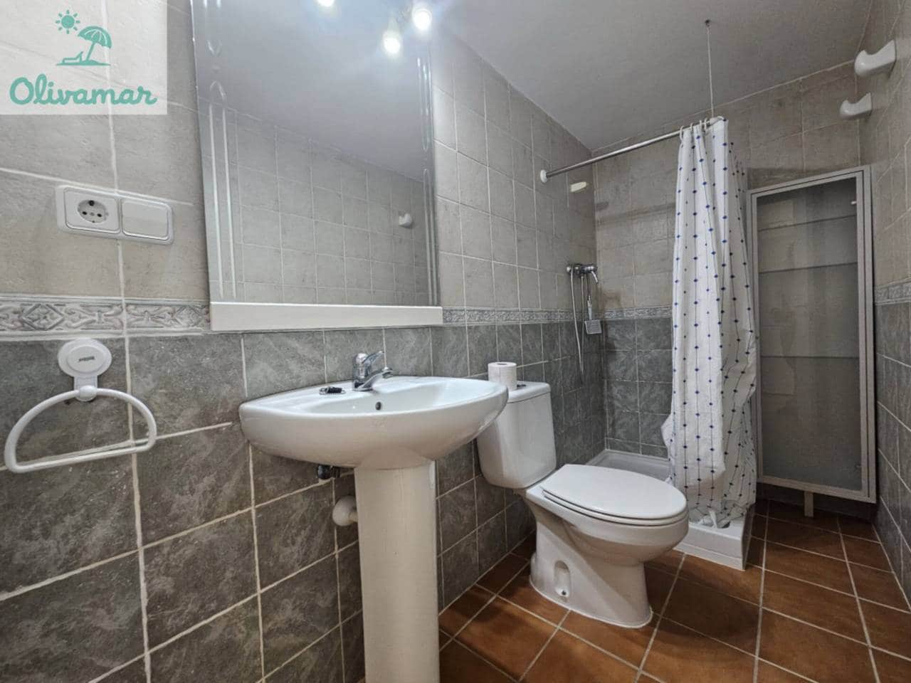 5 quarto Moradia em Banda para arrendar em Oliva Nova - 1 200 € (Ref: 9714104)