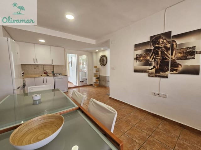 5 quarto Moradia em Banda para arrendar em Oliva Nova, Oliva - 1 200 € (Ref: 9714104)