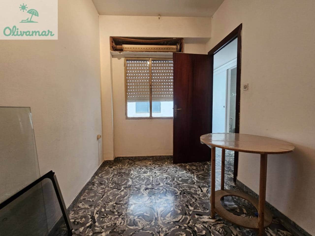 4 bedroom Flat for sale in Oliva - € 109,000 (Ref: 9735028)