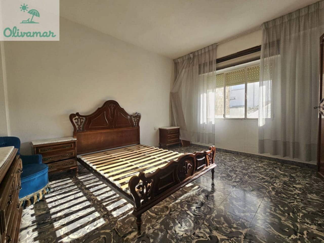 4 bedroom Flat for sale in Oliva - € 109,000 (Ref: 9735028)