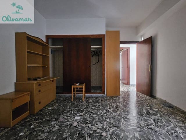 4 slaapkamer Flat te koop in Oliva - € 109.000 (Ref: 9735028)