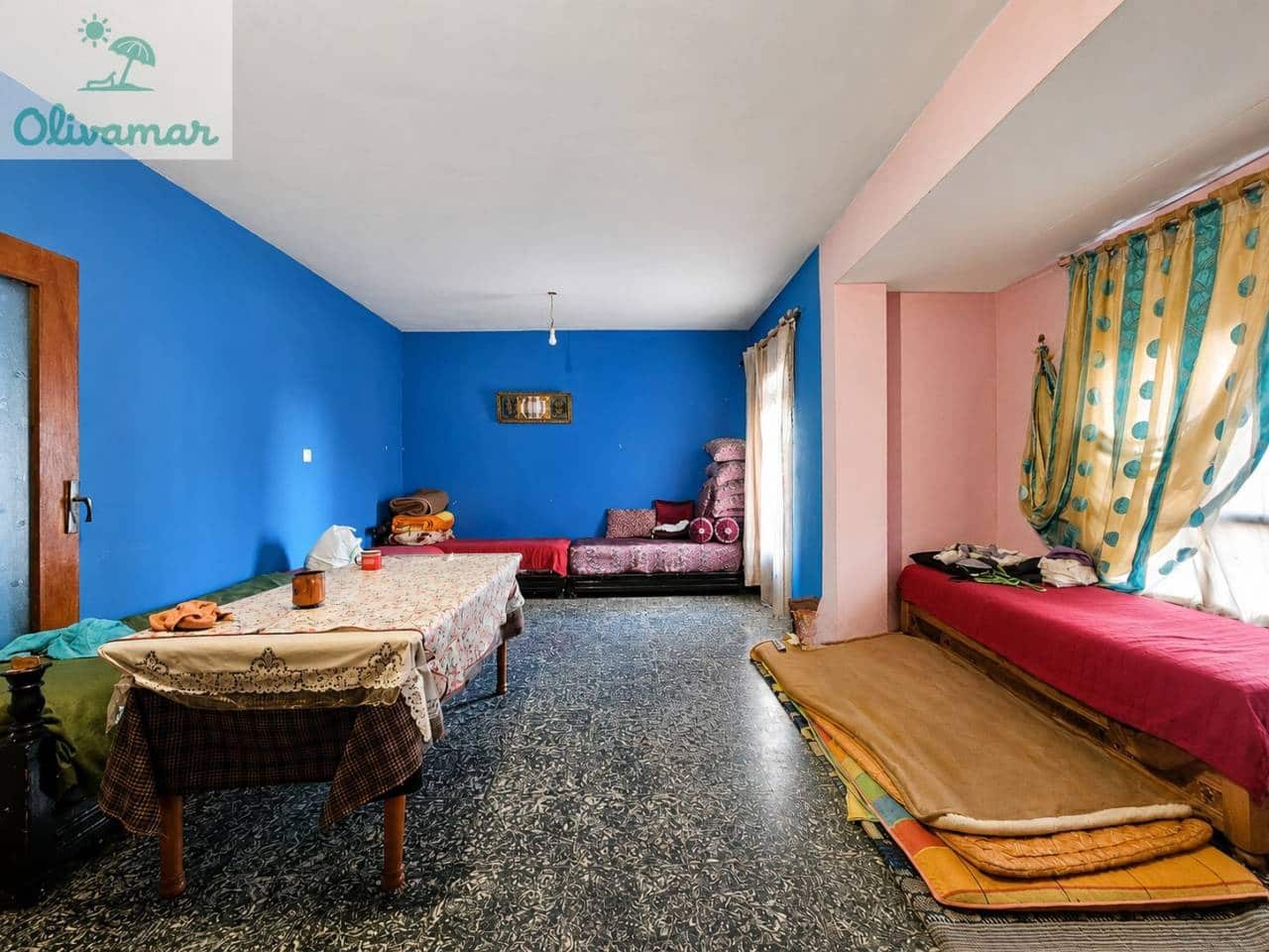 4 bedroom Flat for sale in Oliva - € 90,000 (Ref: 9842027)