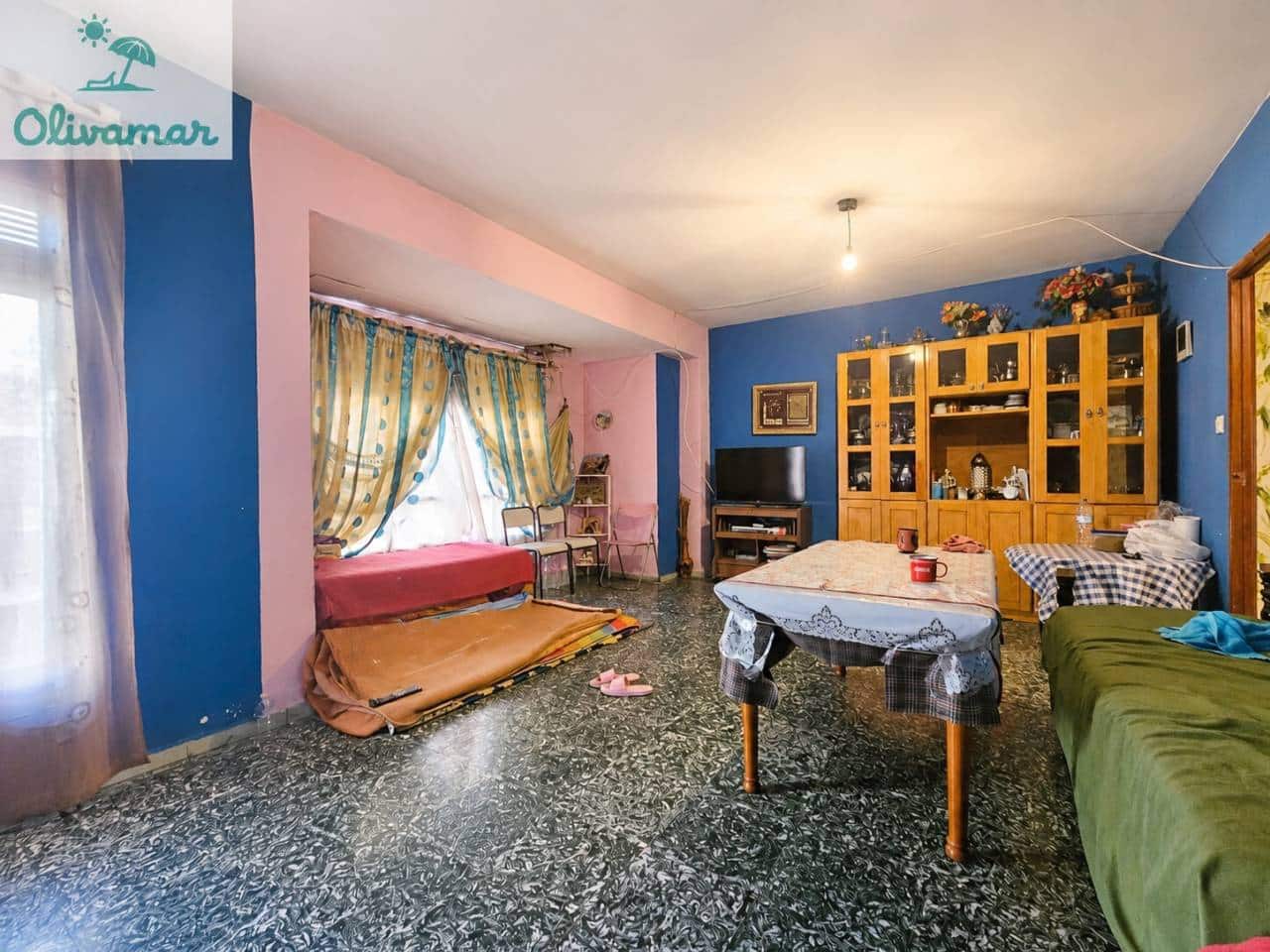 4 bedroom Flat for sale in Oliva - € 90,000 (Ref: 9842027)