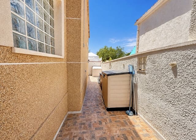 3 soverom Villa til salgs i La Marina, Elche / Elx med svømmebasseng garasje - € 255 000 (Ref: 10000982)