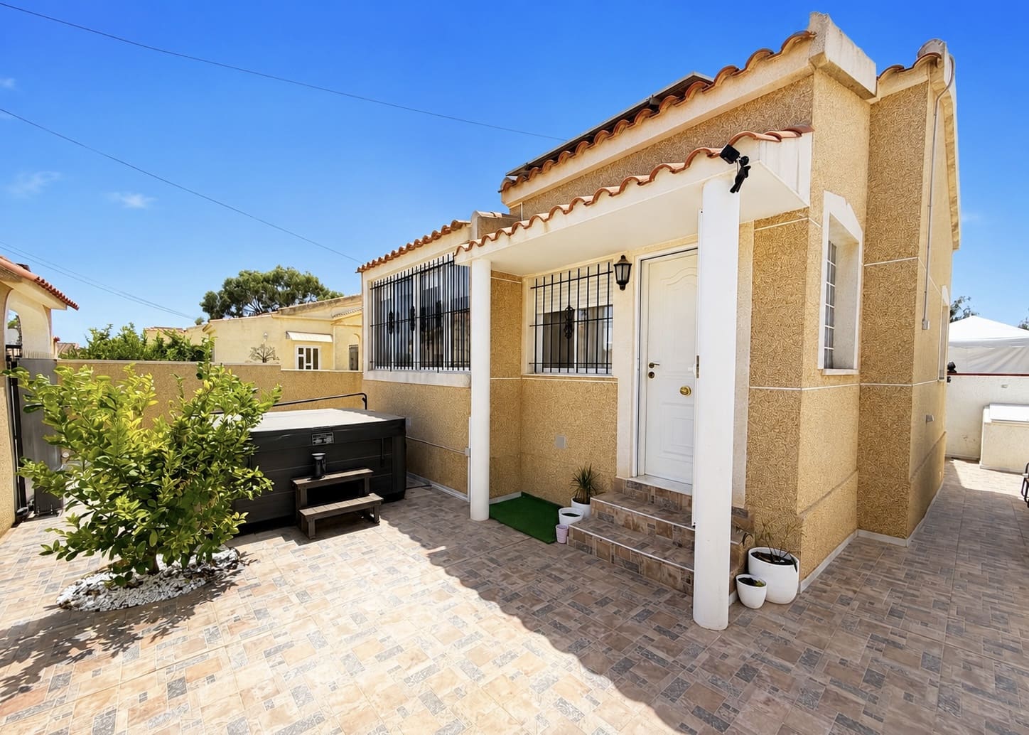 3 soverom Villa til salgs i La Marina med svømmebasseng garasje - € 255 000 (Ref: 10000982)