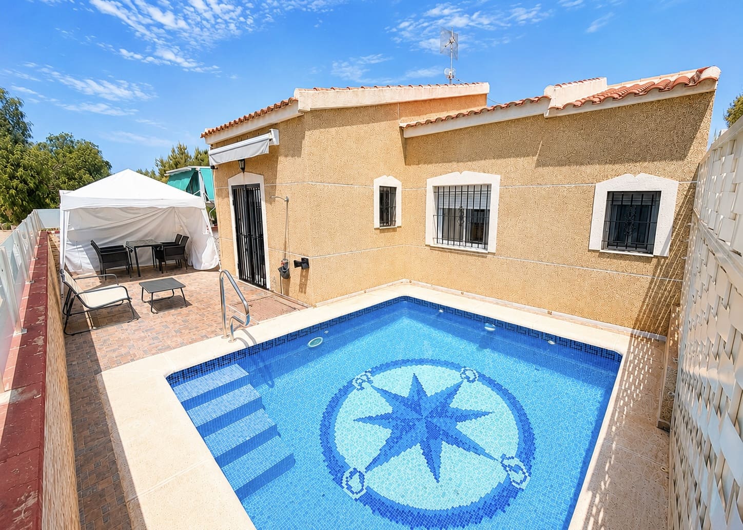 3 soverom Villa til salgs i La Marina med svømmebasseng garasje - € 255 000 (Ref: 10000982)