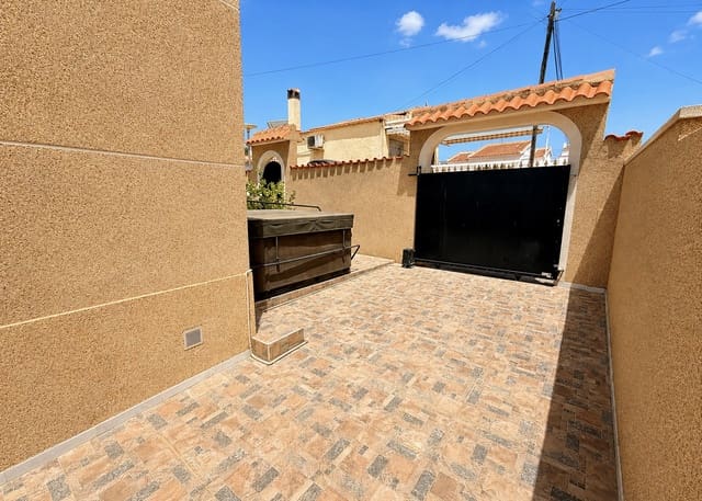 3 soverom Villa til salgs i La Marina, Elche / Elx med svømmebasseng garasje - € 255 000 (Ref: 10000982)