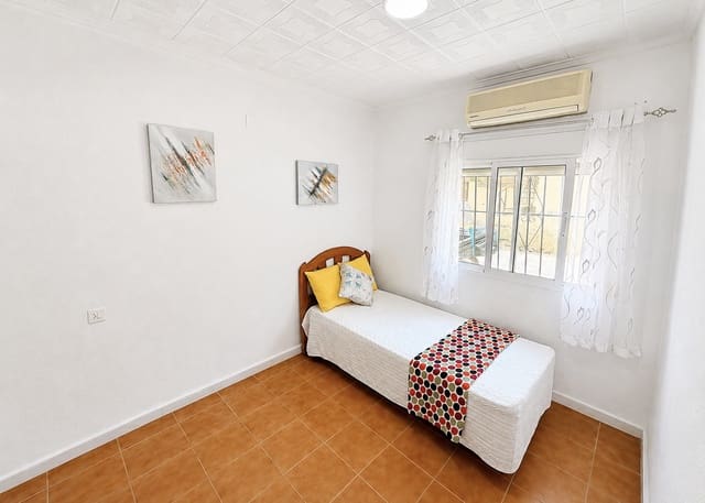 3 bedroom Terraced Villa for sale in La Marina, Elche / Elx - € 144,000 (Ref: 10001187)