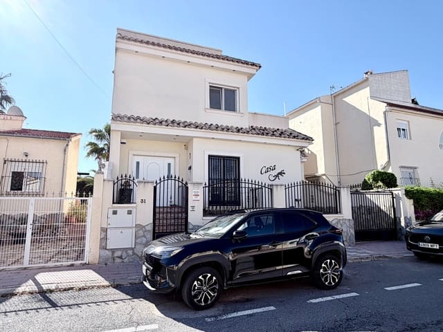 3 sypialnia Willa na sprzedaż w La Marina, Elche / Elx z basenem garażem - 465 000 € (Ref: 10007941)