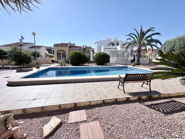3 sypialnia Willa na sprzedaż w La Marina, Elche / Elx z basenem garażem - 465 000 € (Ref: 10007941)