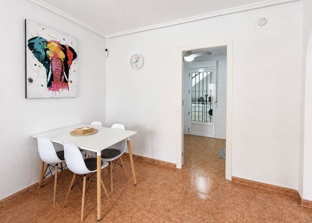 3 makuuhuone Huvila myytävänä paikassa La Marina, Elche / Elx mukana uima-altaan 
autotalli - 179 950 € (Ref: 10026008)