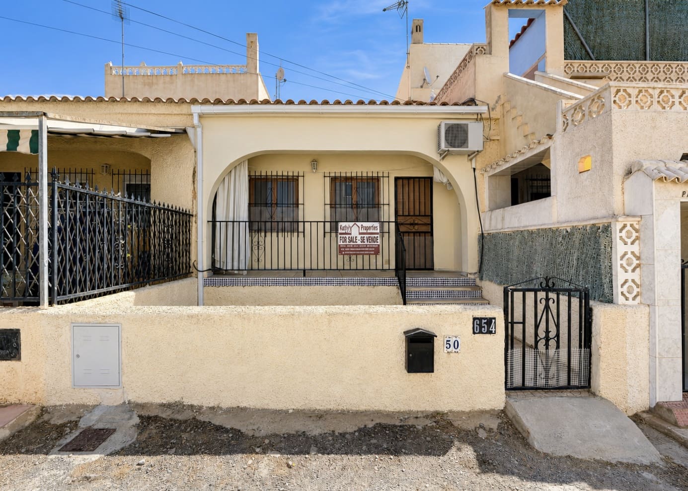 1 quarto Moradia em Banda para venda em La Marina - 74 999 € (Ref: 10026303)