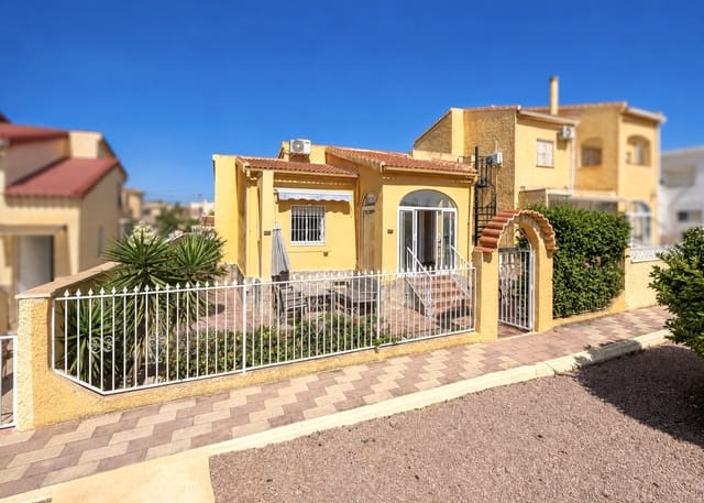 3 makuuhuone Huvila myytävänä paikassa La Marina, Elche / Elx mukana uima-altaan 
autotalli - 250 000 € (Ref: 10026304)