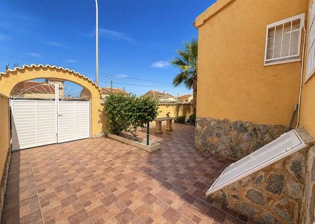 3 makuuhuone Huvila myytävänä paikassa La Marina, Elche / Elx mukana uima-altaan 
autotalli - 250 000 € (Ref: 10026304)