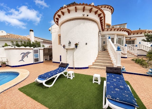 3 makuuhuone Huvila myytävänä paikassa La Marina, Elche / Elx mukana uima-altaan 
autotalli - 525 000 € (Ref: 10041747)