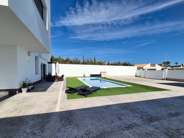 7 slaapkamer Villa te koop in La Marina, Elche / Elx met zwembad garage - € 1.491.600 (Ref: 10041748)