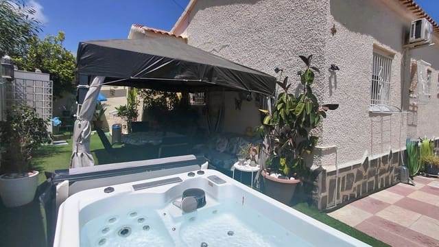 3 makuuhuone Huvila myytävänä paikassa La Marina, Elche / Elx mukana 
autotalli - 245 000 € (Ref: 10091552)