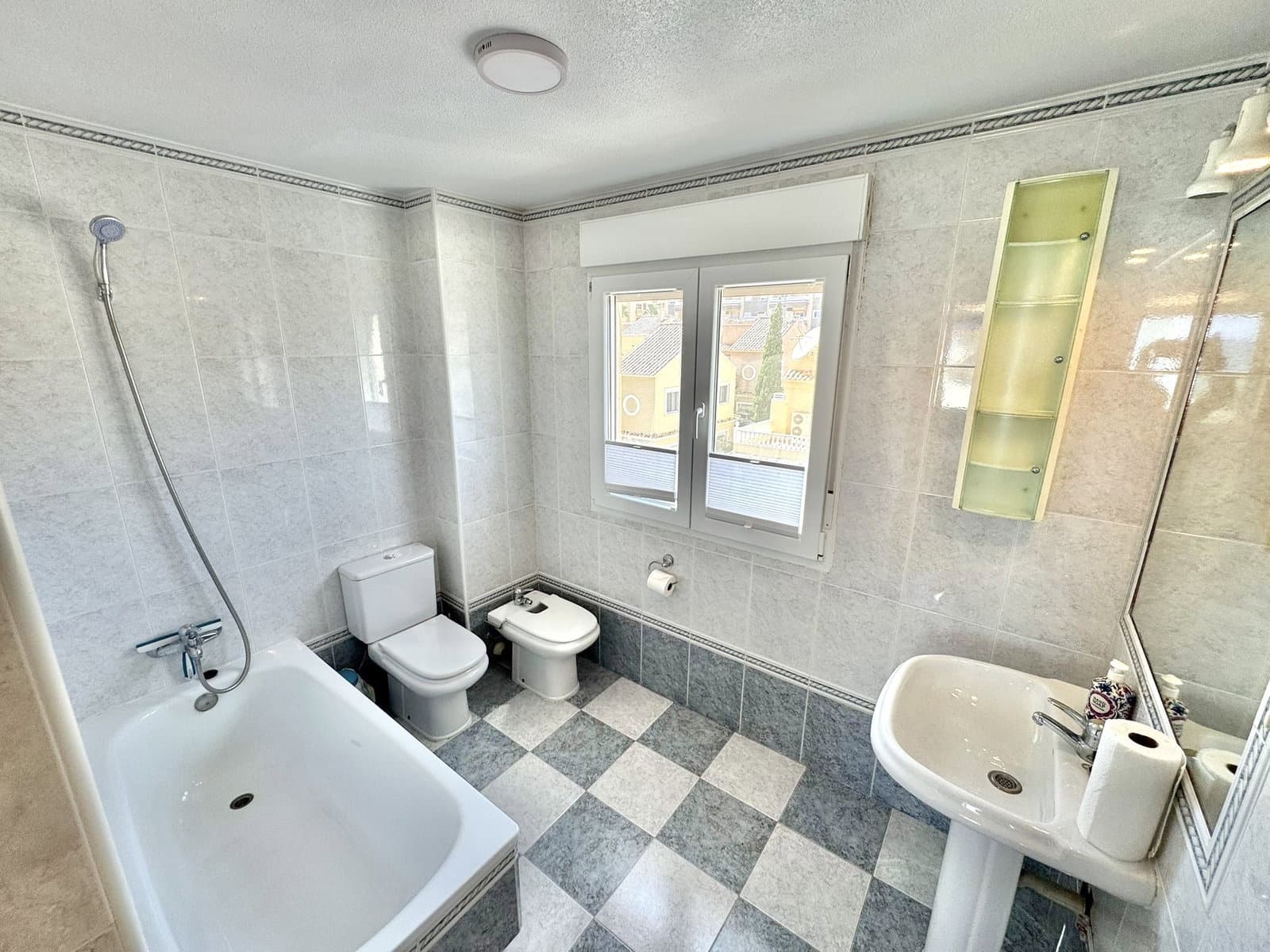 3 Zimmer Villa zu verkaufen in Guardamar del Segura mit Garage - 325.000 € (Ref: 10091557)