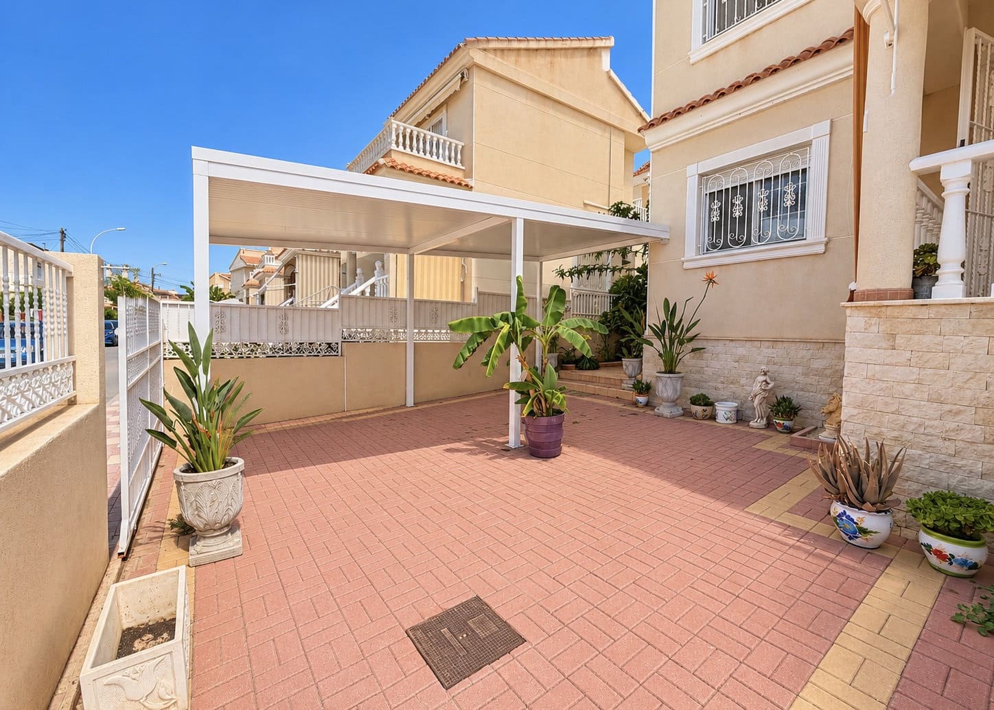 3 soverom Villa til salgs i La Marina med svømmebasseng garasje - € 325 000 (Ref: 10091560)