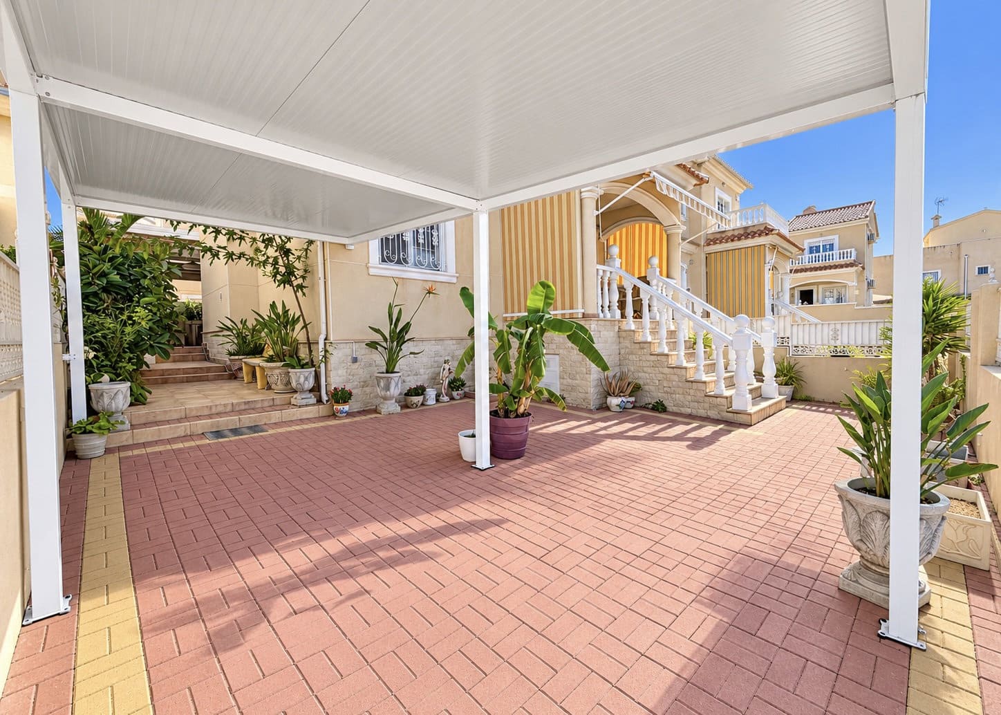 3 soverom Villa til salgs i La Marina med svømmebasseng garasje - € 325 000 (Ref: 10091560)